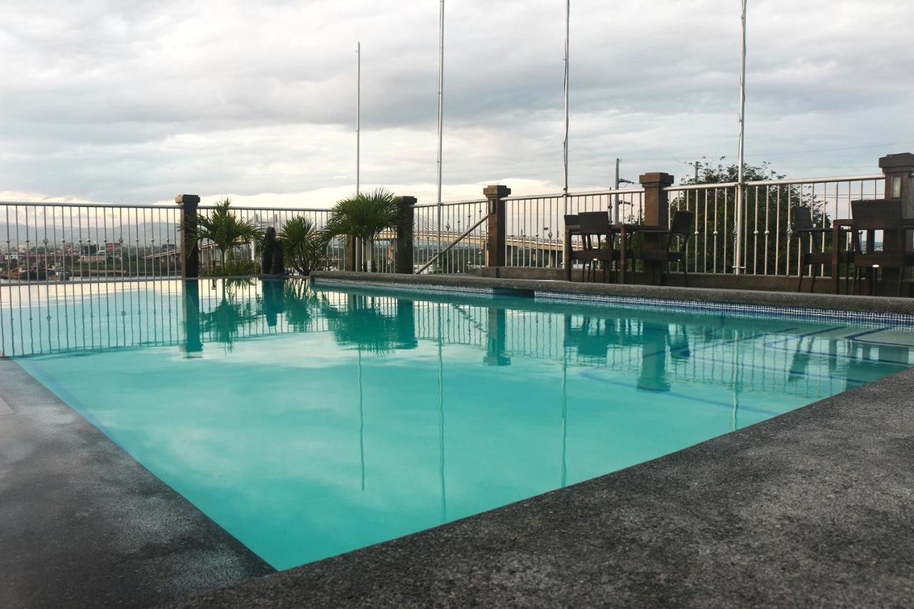 The Bellavista Hotel Lapu-Lapu City Kültér fotó